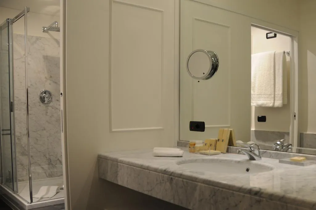 Suite Fontana Di Trevi Rome Guest house