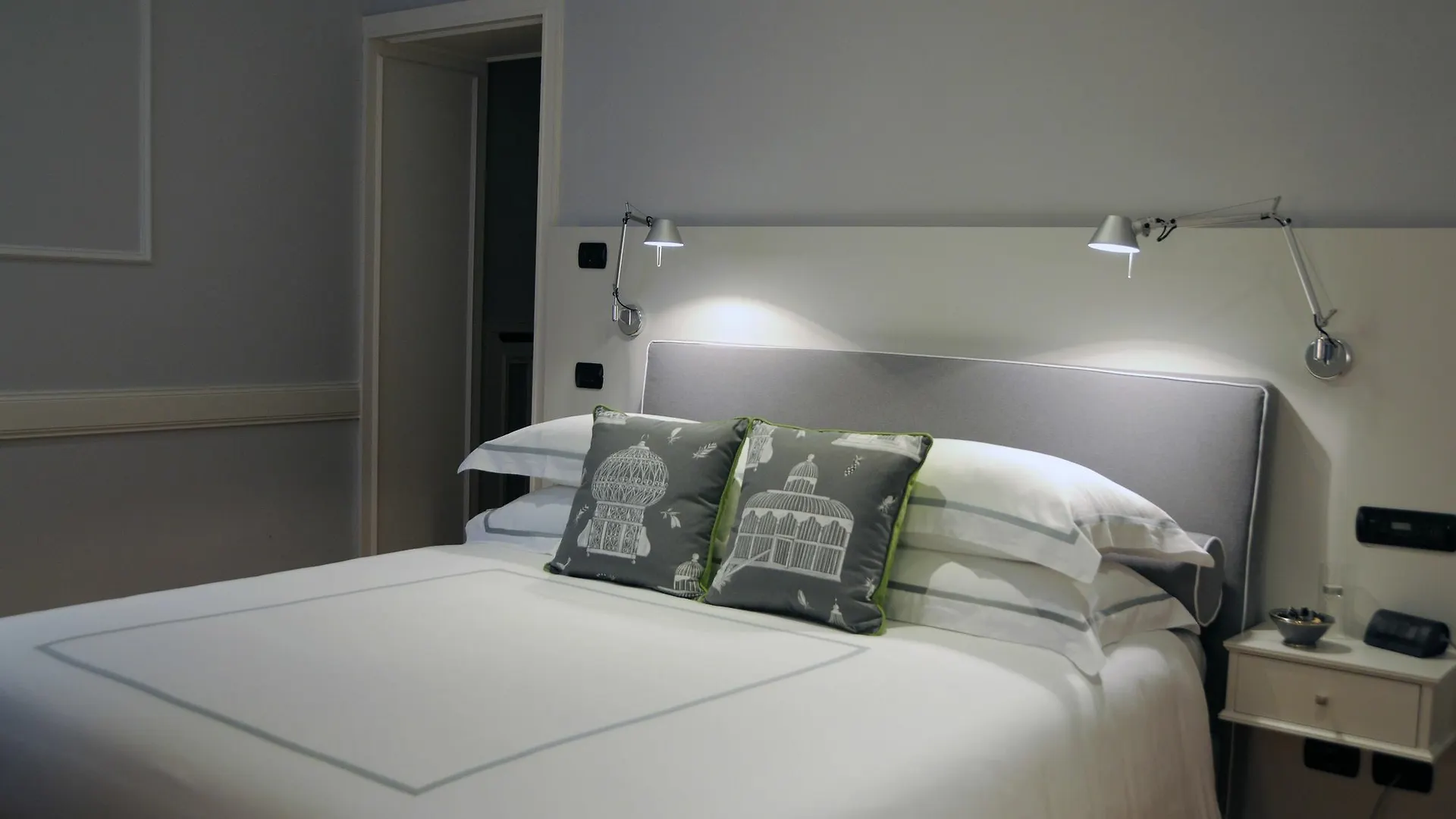 Suite Fontana Di Trevi Rome Guest house